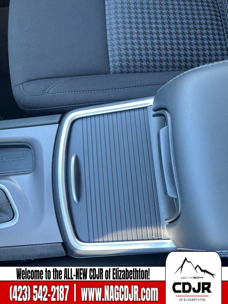 Vehicle image 23 of 30