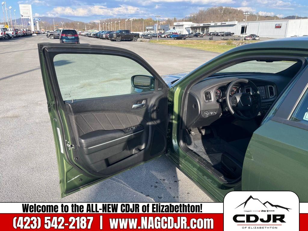 Vehicle image 11 of 30