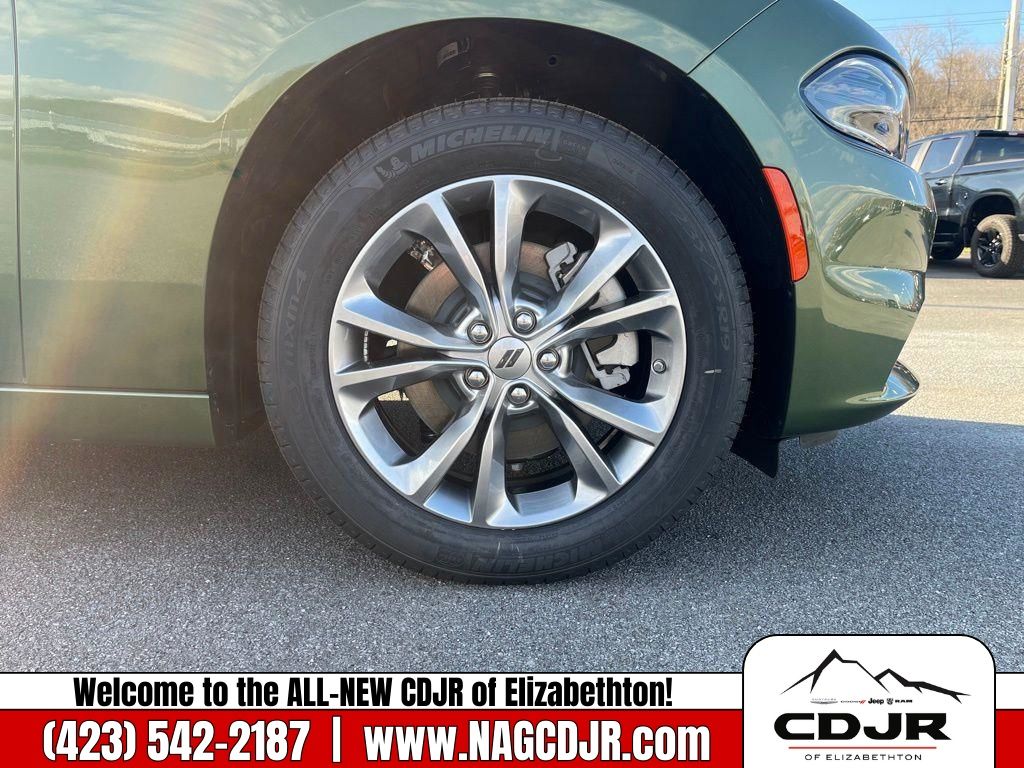 Vehicle image 9 of 30