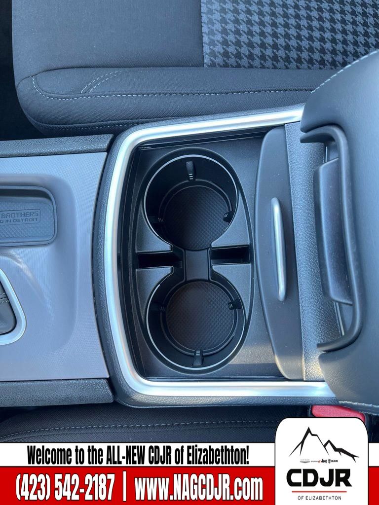 Vehicle image 24 of 30