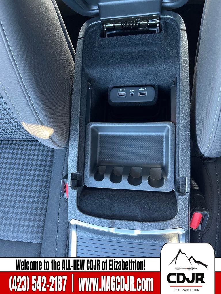 Vehicle image 26 of 30