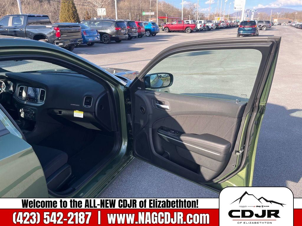 Vehicle image 15 of 30