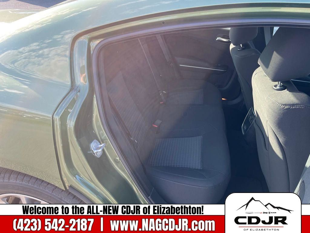 Vehicle image 16 of 30