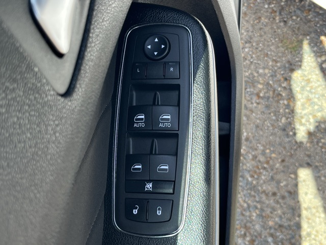 Vehicle image 27 of 31