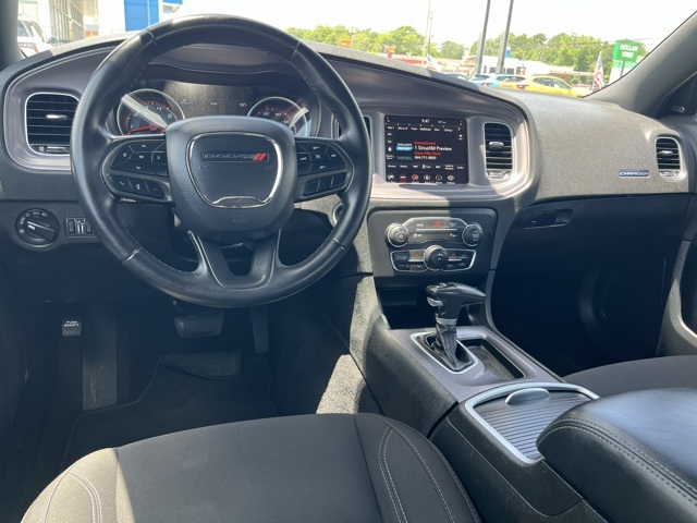 Vehicle image 14 of 31