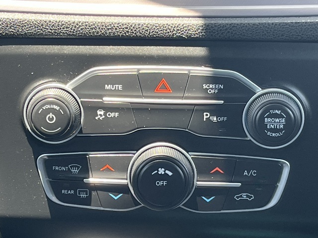 Vehicle image 24 of 31