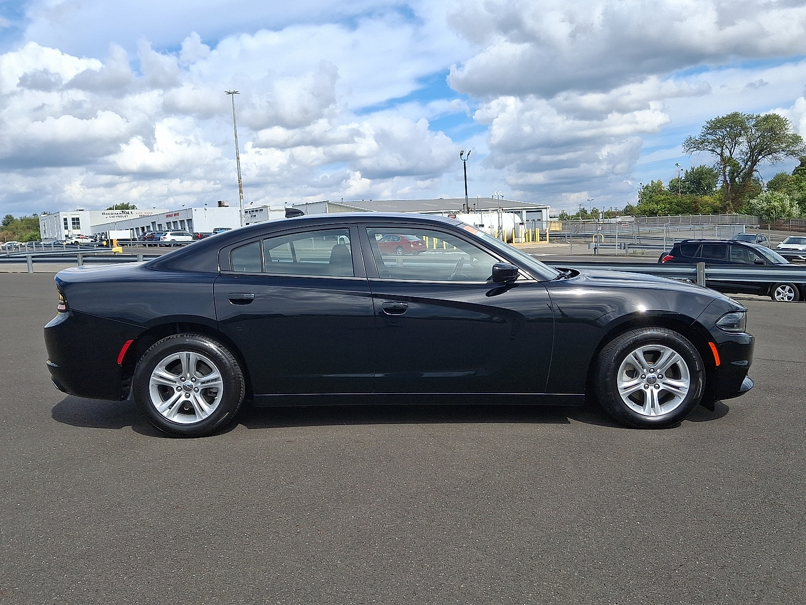 2023 Dodge Charger SXT Image 3 of 29