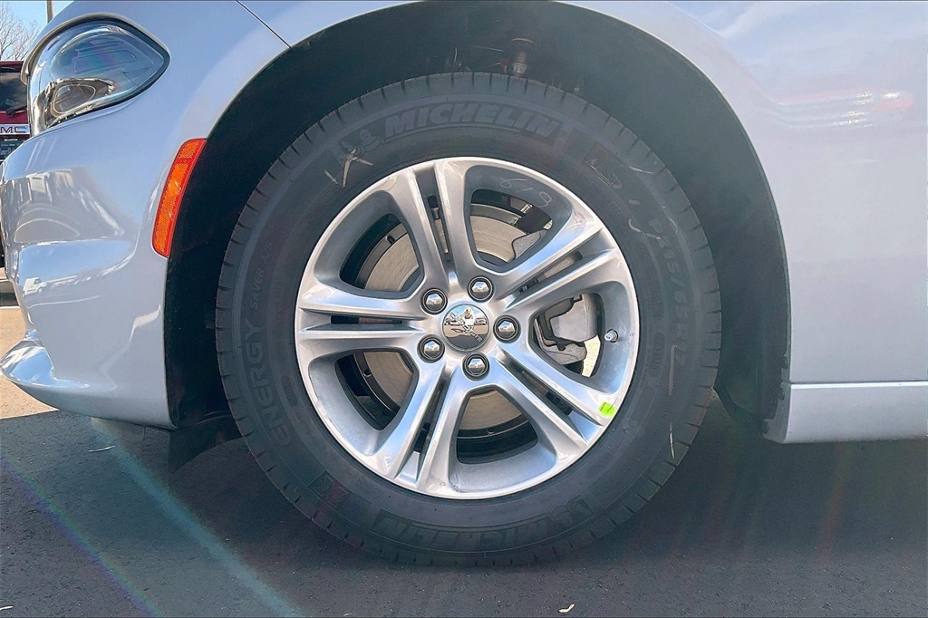 Vehicle image 12 of 14
