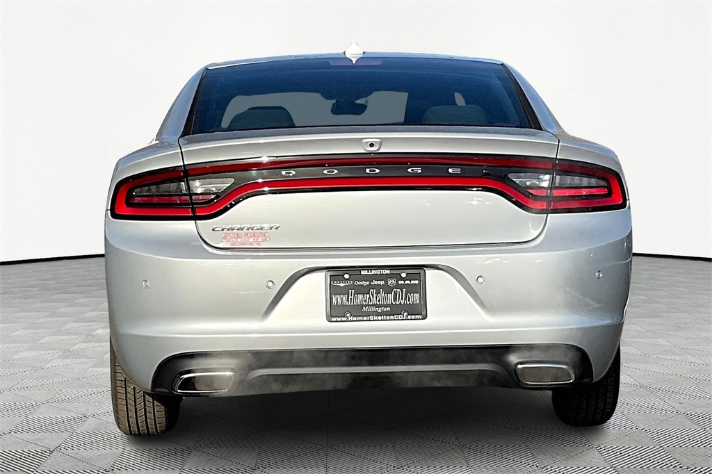 Vehicle image 4 of 14