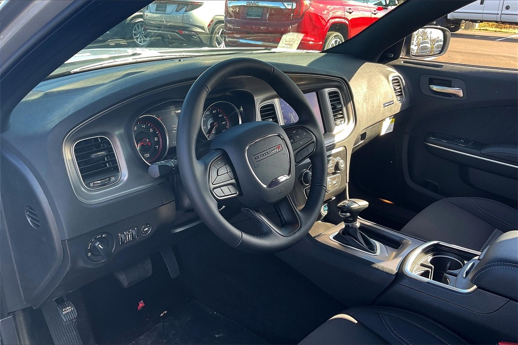 Vehicle image 6 of 14