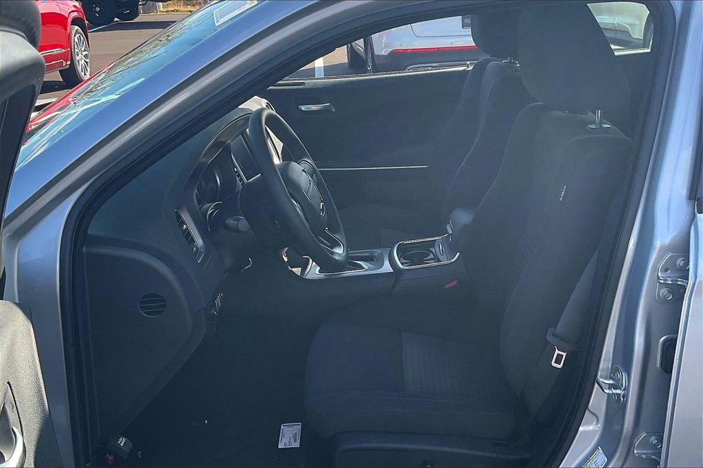 Vehicle image 9 of 14