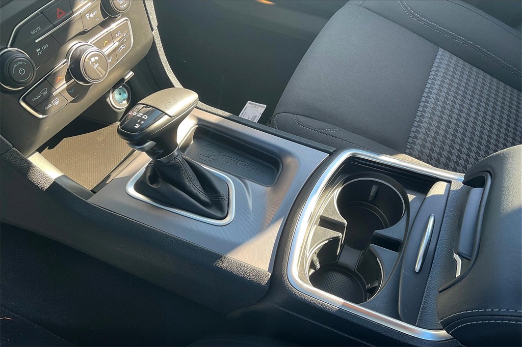 Vehicle image 8 of 14