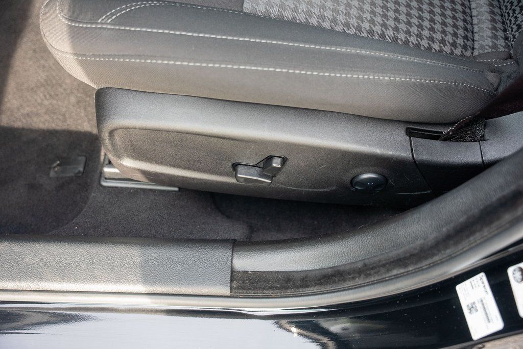 Vehicle image 36 of 37