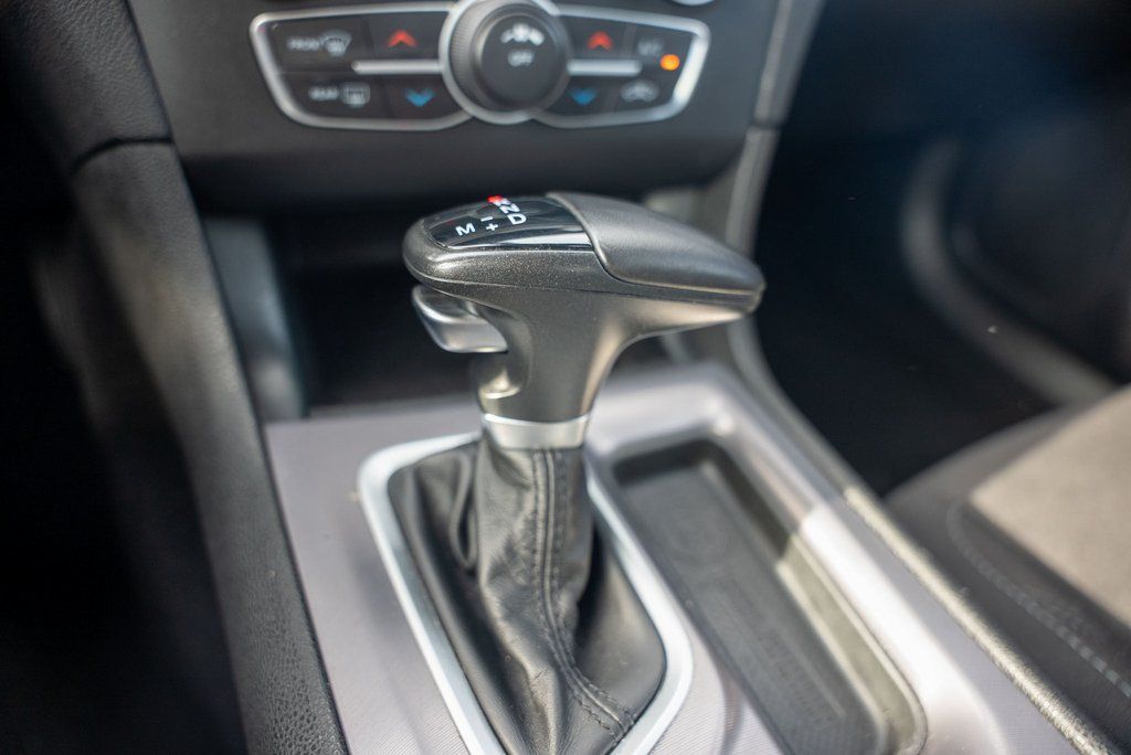 Vehicle image 27 of 37