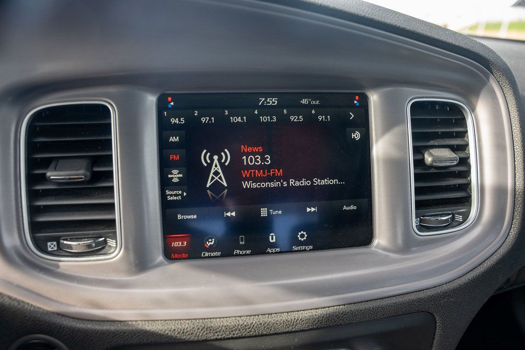 Vehicle image 25 of 37