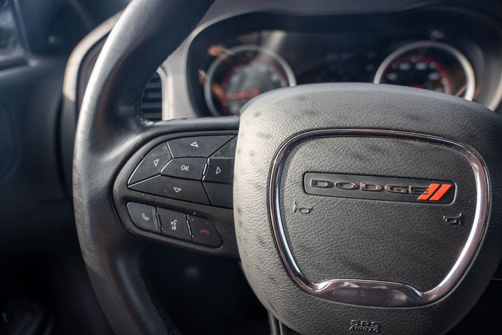 Vehicle image 33 of 37