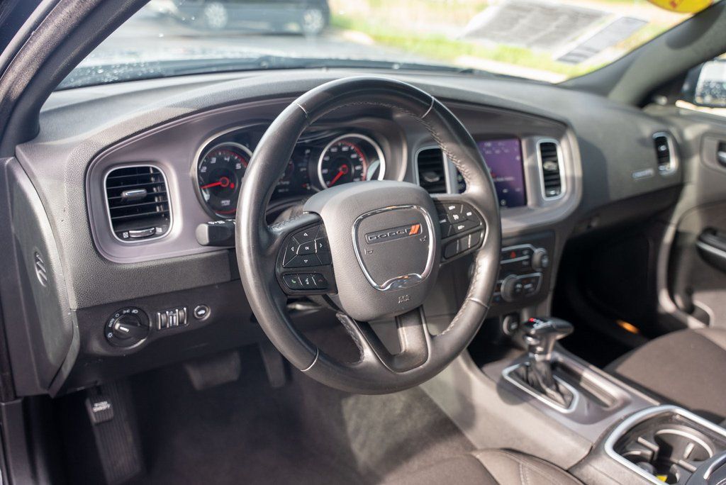 Vehicle image 18 of 37