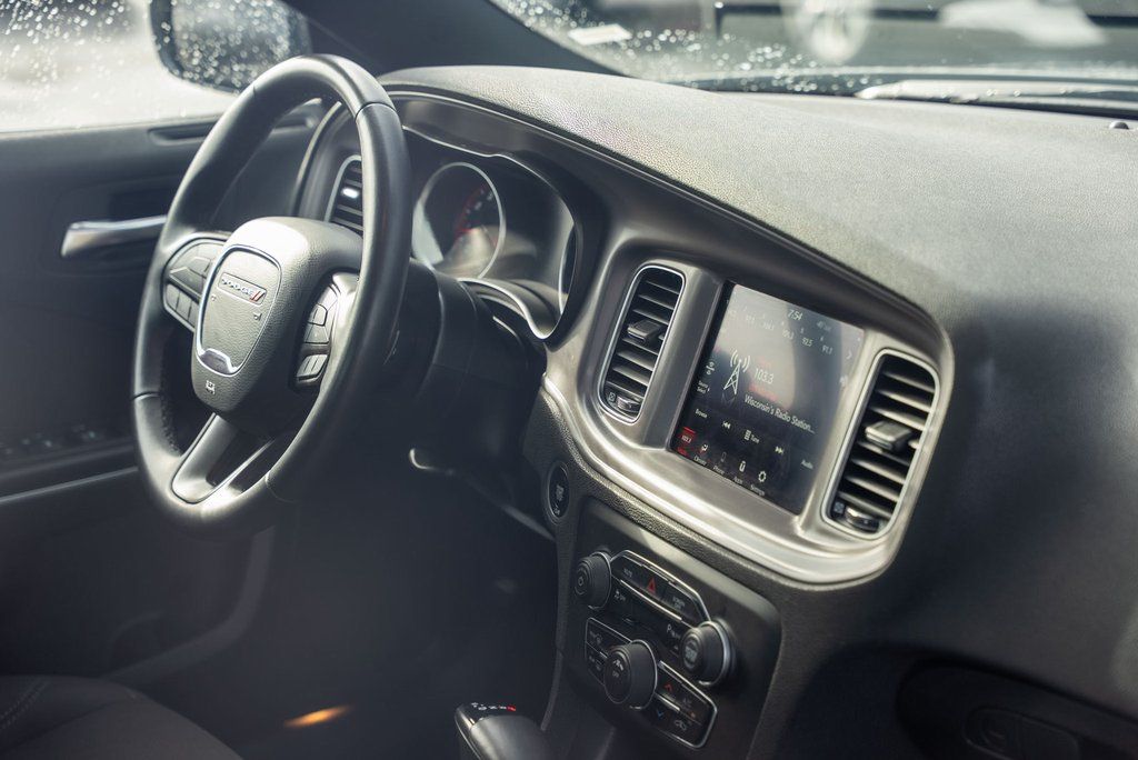 Vehicle image 20 of 37