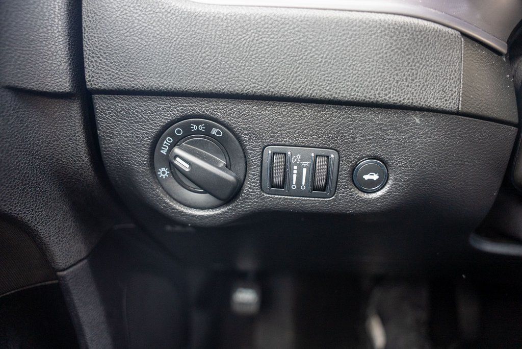 Vehicle image 31 of 37