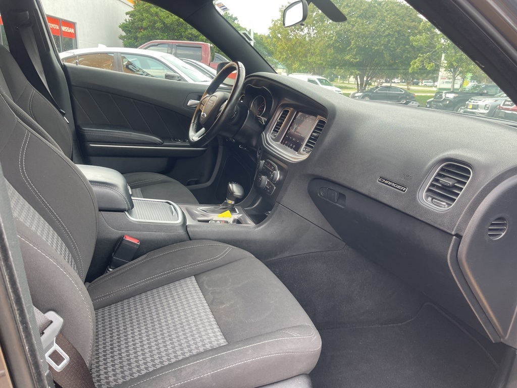 2023 Dodge Charger SXT Image 11 of 17