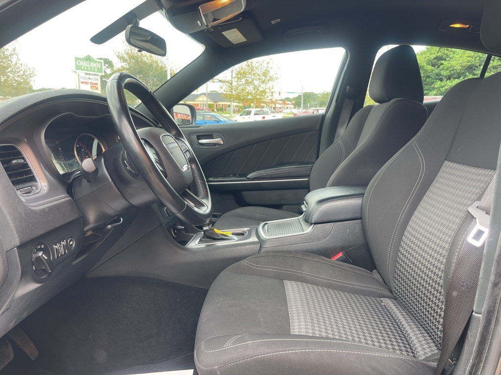 2023 Dodge Charger SXT Image 10 of 17