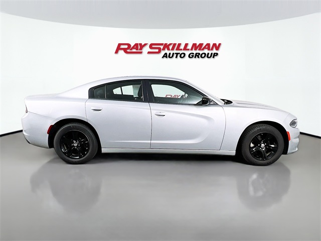 Vehicle image 4 of 41