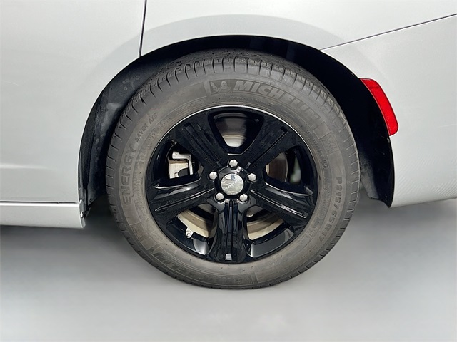 Vehicle image 36 of 41