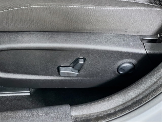 Vehicle image 11 of 41