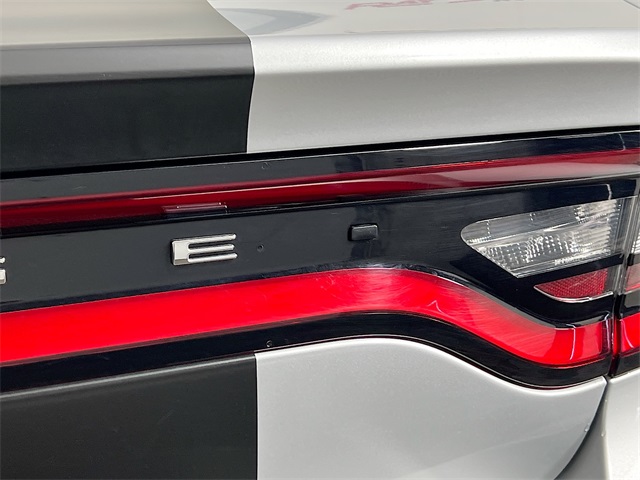 Vehicle image 25 of 41