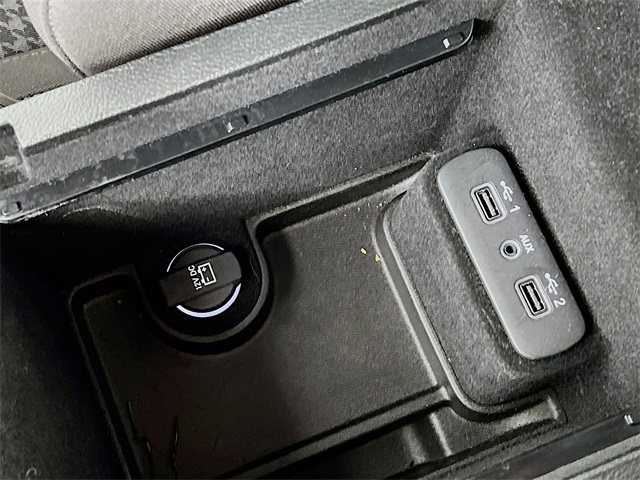 Vehicle image 33 of 41