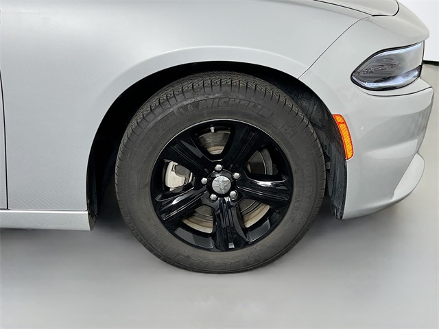 Vehicle image 38 of 41