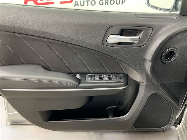 Vehicle image 30 of 41