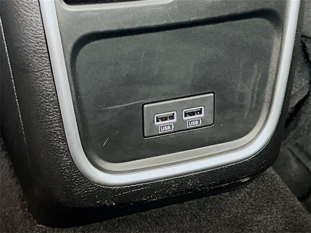 Vehicle image 34 of 41