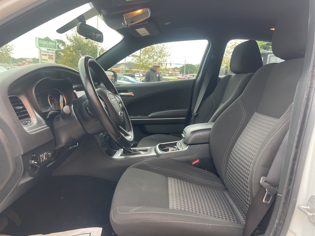 2023 Dodge Charger SXT Image 10 of 16