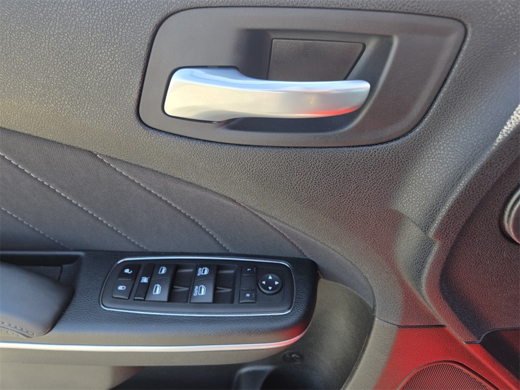 Vehicle image 11 of 16