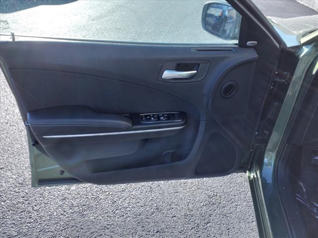 Vehicle image 8 of 19
