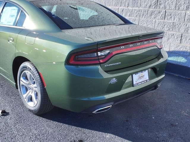 Vehicle image 4 of 19