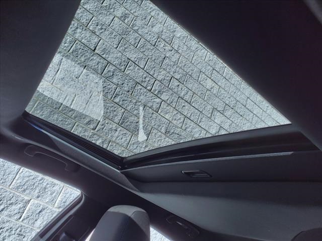 Vehicle image 11 of 19