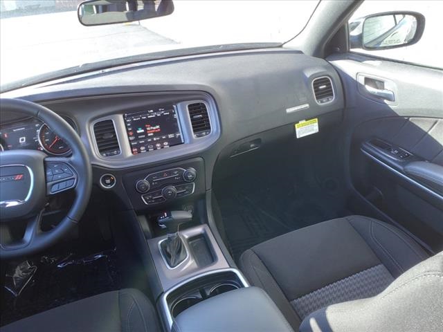 Vehicle image 16 of 19