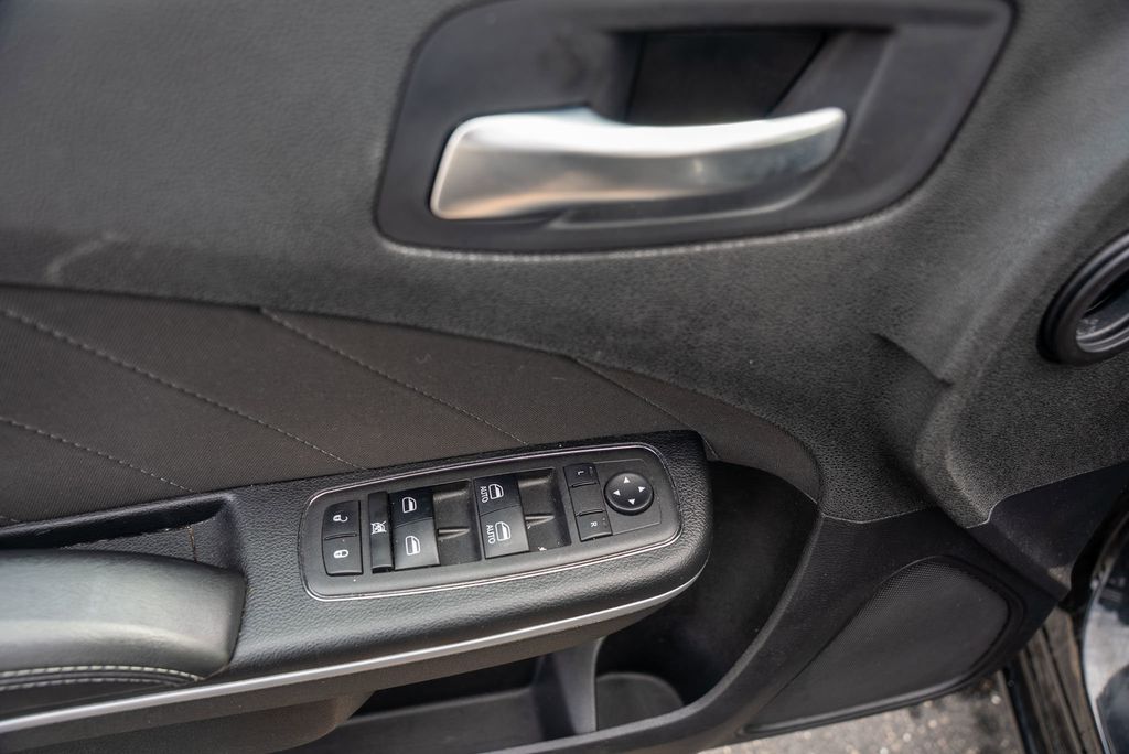 Vehicle image 17 of 42