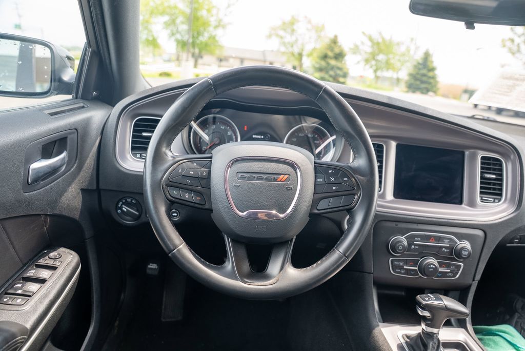 Vehicle image 15 of 42