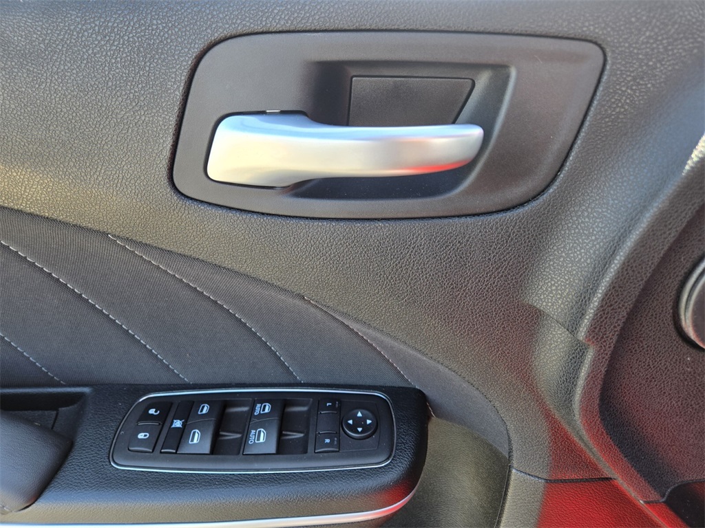 Vehicle image 11 of 16