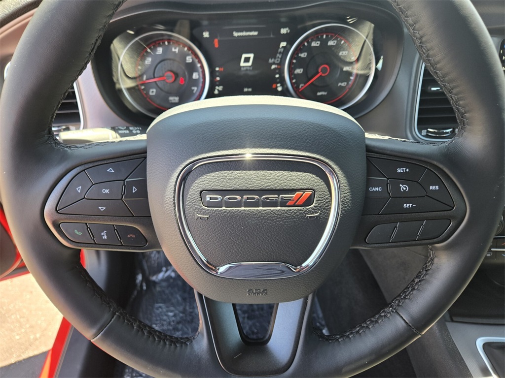 Vehicle image 12 of 16