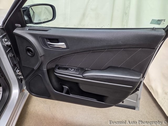 Vehicle image 27 of 30