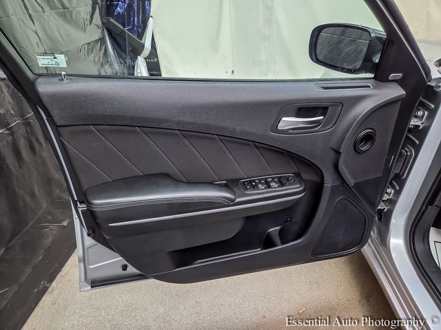 Vehicle image 22 of 30