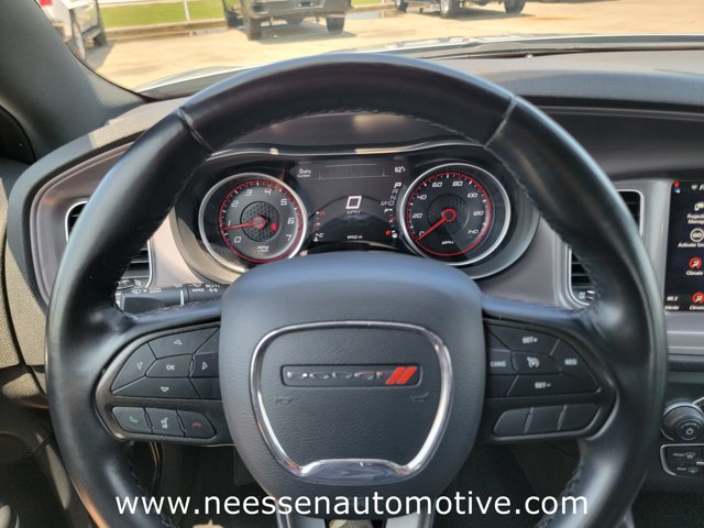 Vehicle image 17 of 33
