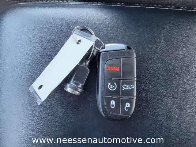 Vehicle image 28 of 33