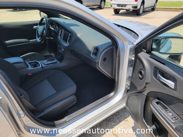 Vehicle image 8 of 33