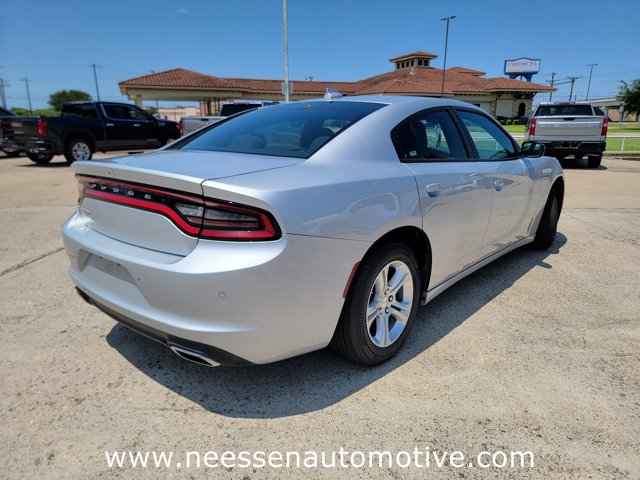Vehicle image 4 of 33