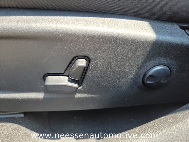 Vehicle image 14 of 33
